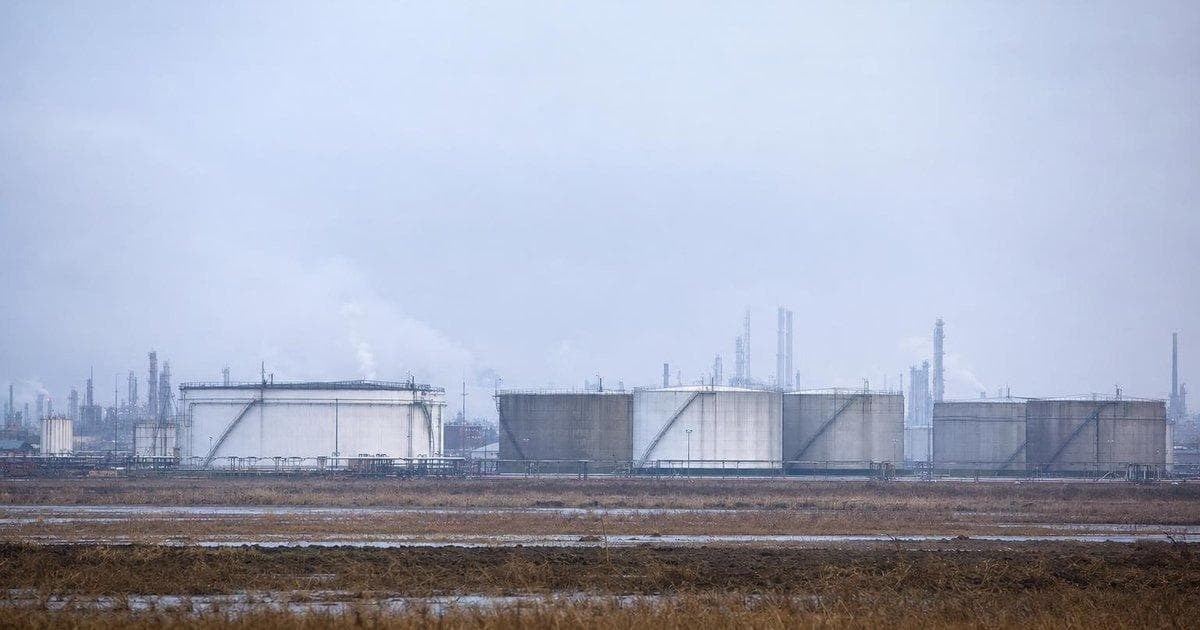 Oil storage tanks at an energy facility highlighting fuel costs and US inflation pressures from Middle East tensions